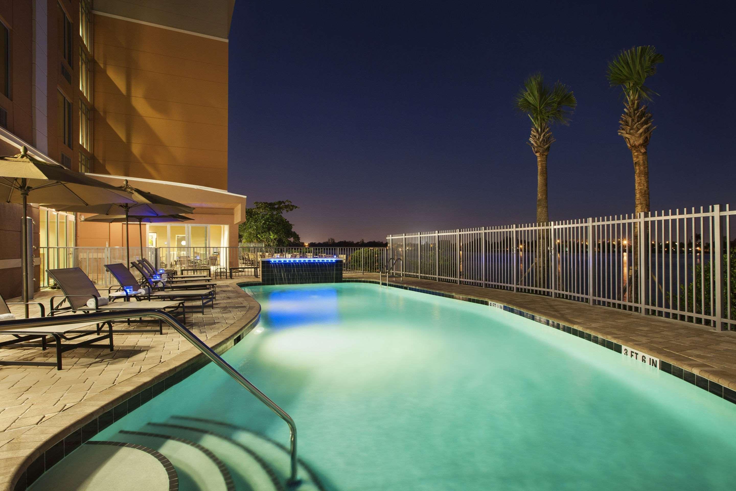 Holiday Inn Express Miami Airport-Blue Lagoon Area By Ihg Miami Springs Exterior foto