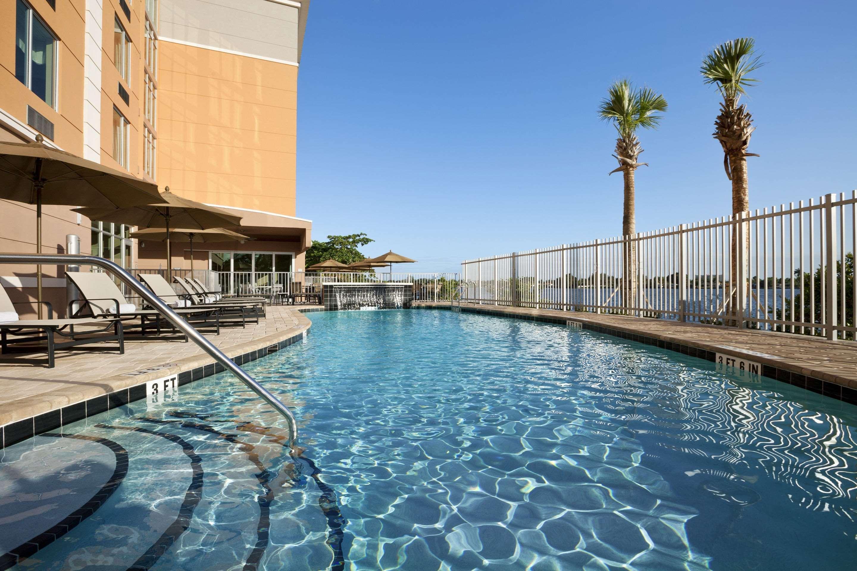 Holiday Inn Express Miami Airport-Blue Lagoon Area By Ihg Miami Springs Exterior foto