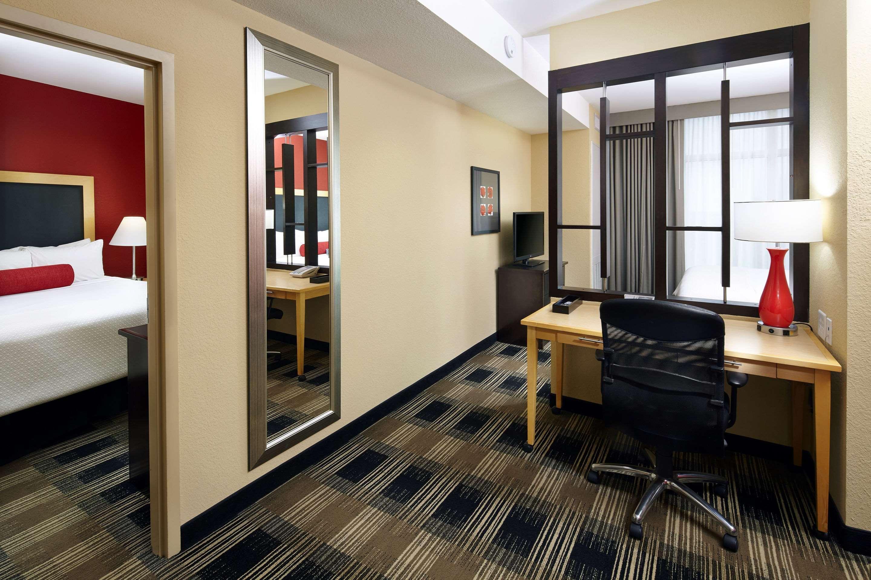 Holiday Inn Express Miami Airport-Blue Lagoon Area By Ihg Miami Springs Exterior foto