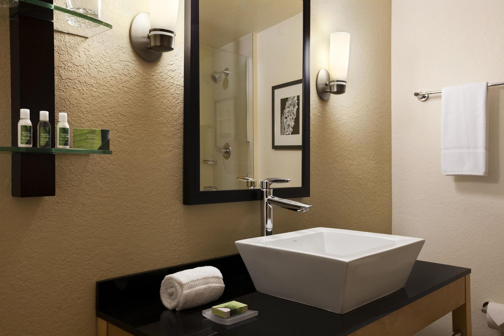 Holiday Inn Express Miami Airport-Blue Lagoon Area By Ihg Miami Springs Exterior foto