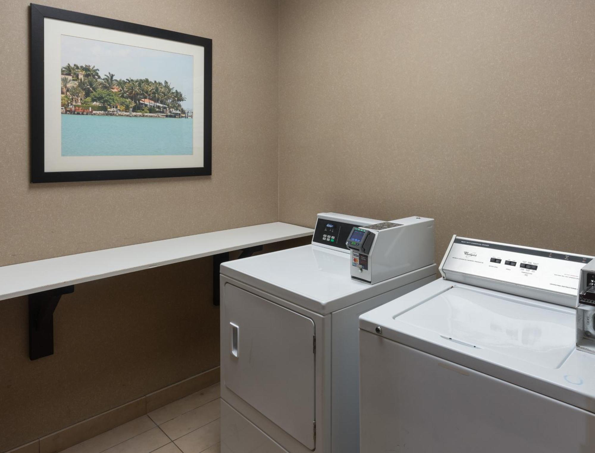 Holiday Inn Express Miami Airport-Blue Lagoon Area By Ihg Miami Springs Exterior foto