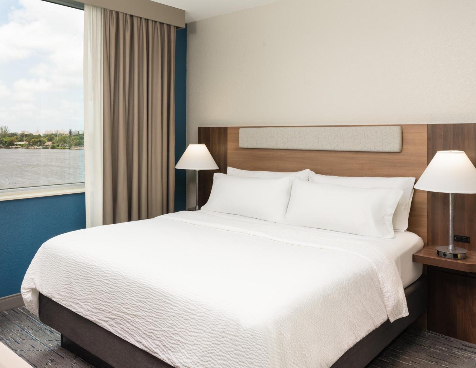 Holiday Inn Express Miami Airport-Blue Lagoon Area By Ihg Miami Springs Exterior foto