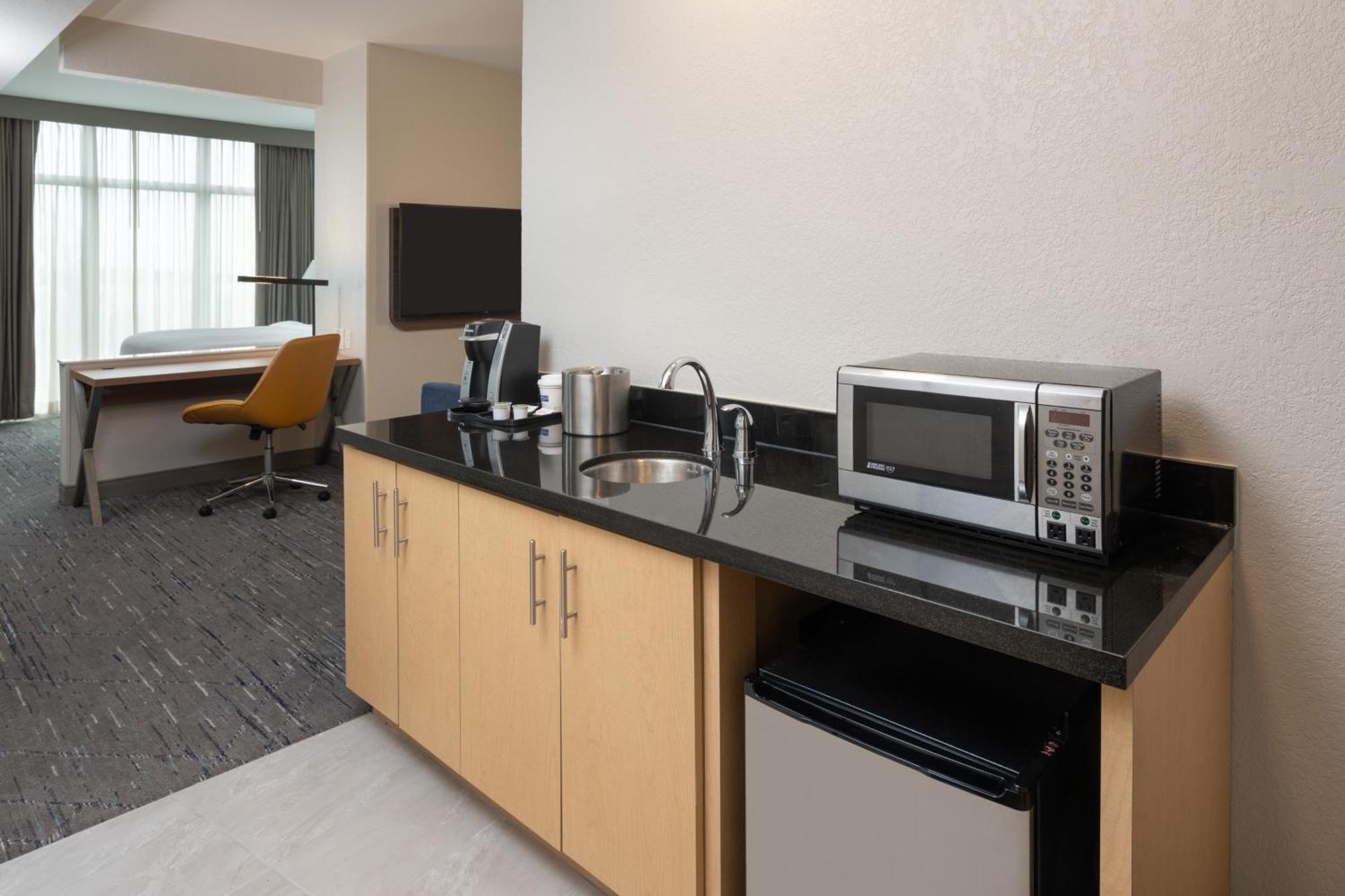 Holiday Inn Express Miami Airport-Blue Lagoon Area By Ihg Miami Springs Exterior foto