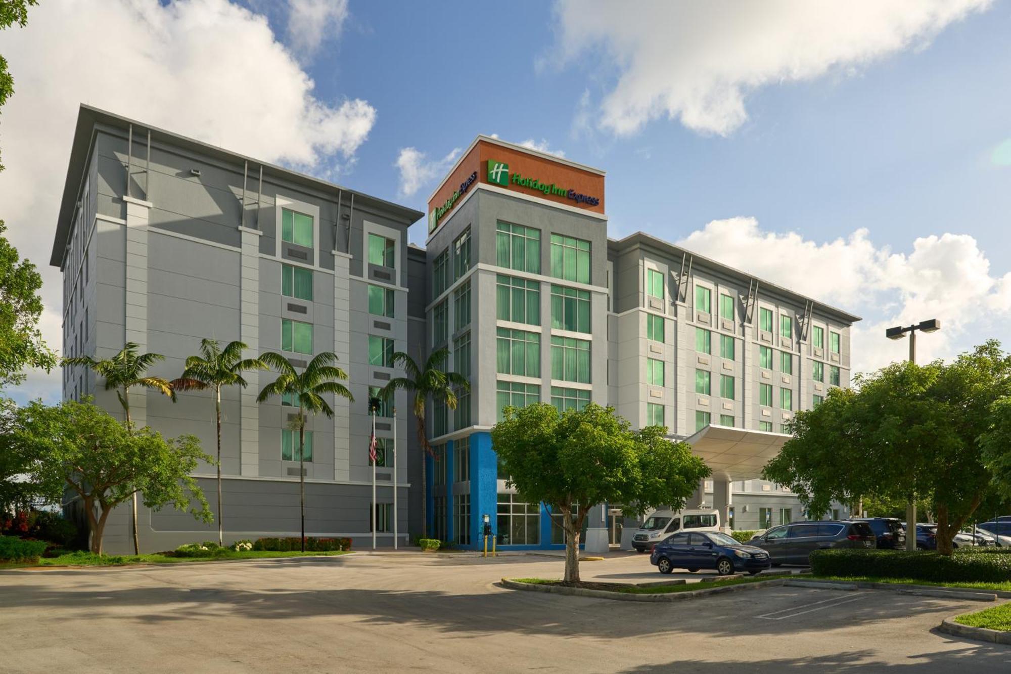 Holiday Inn Express Miami Airport-Blue Lagoon Area By Ihg Miami Springs Exterior foto