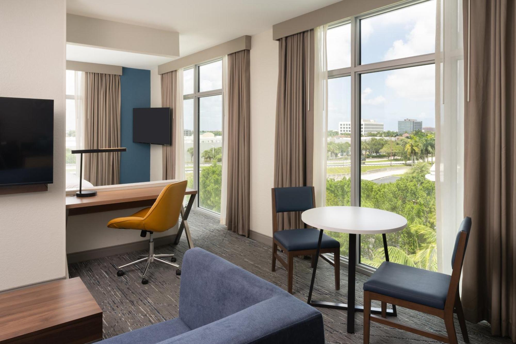 Holiday Inn Express Miami Airport-Blue Lagoon Area By Ihg Miami Springs Exterior foto