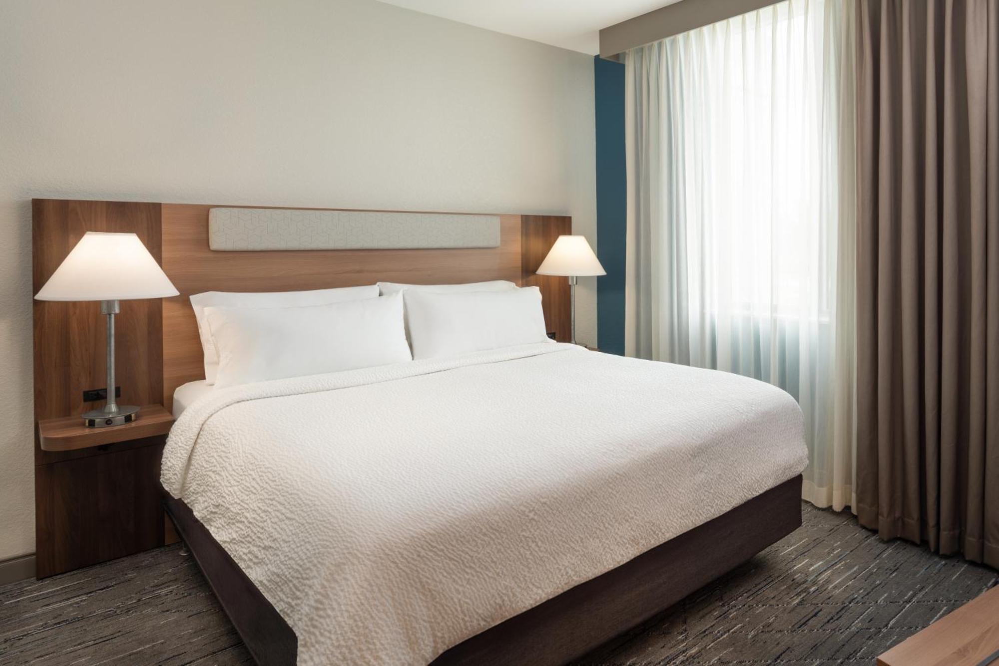 Holiday Inn Express Miami Airport-Blue Lagoon Area By Ihg Miami Springs Exterior foto