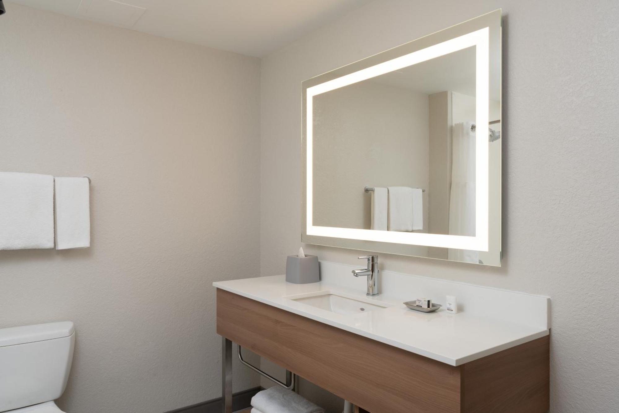 Holiday Inn Express Miami Airport-Blue Lagoon Area By Ihg Miami Springs Exterior foto