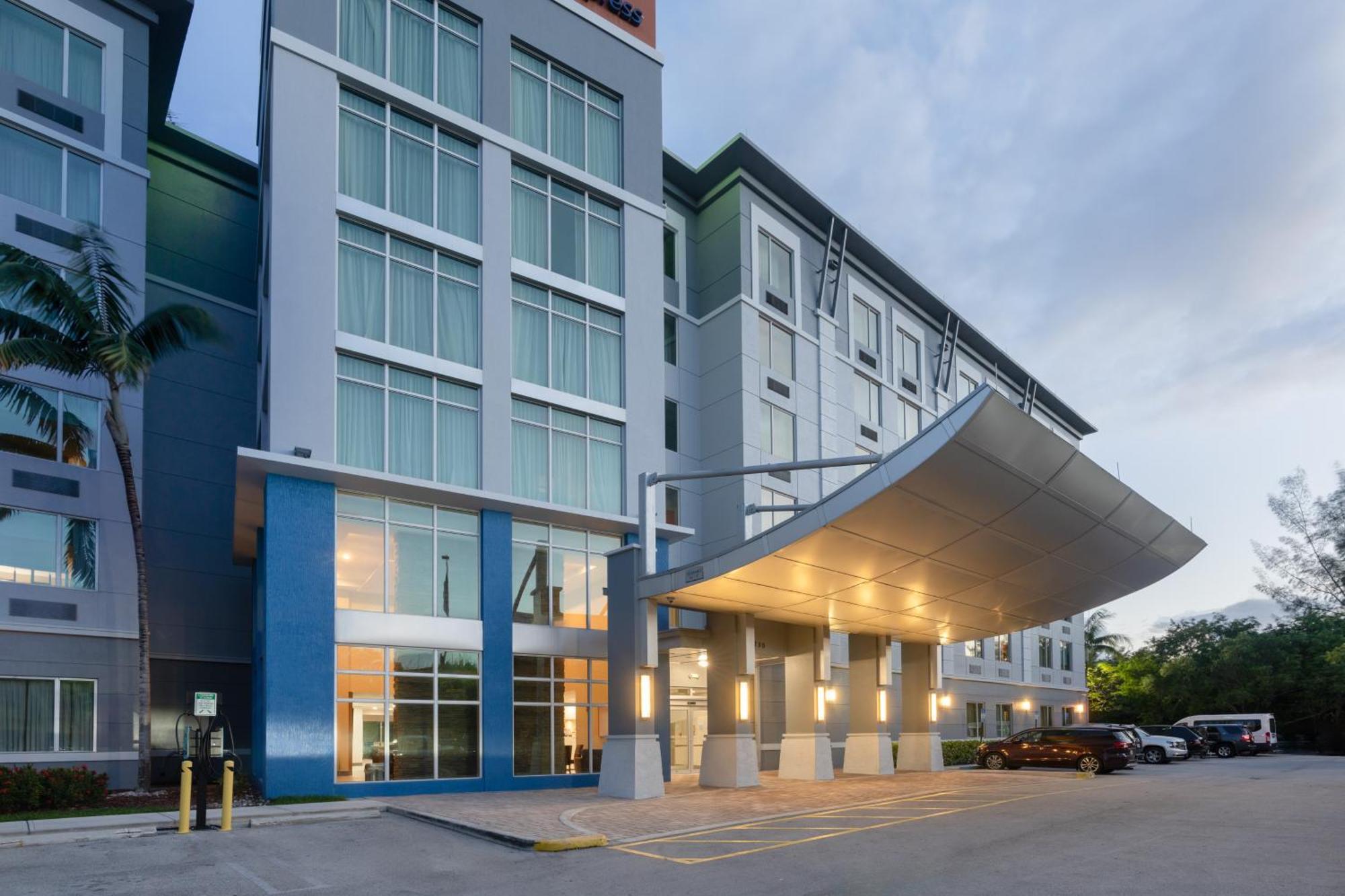 Holiday Inn Express Miami Airport-Blue Lagoon Area By Ihg Miami Springs Exterior foto
